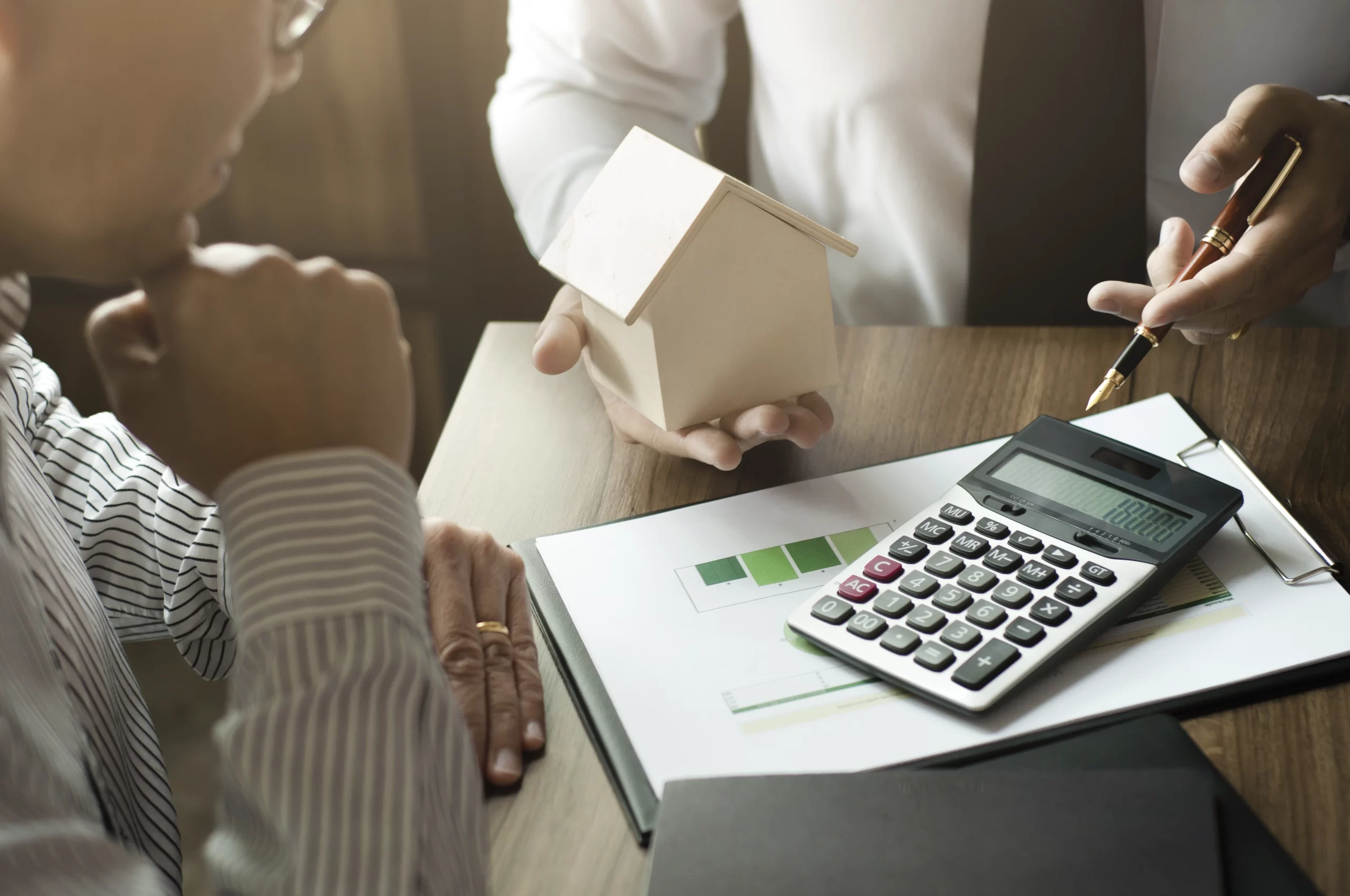 Mortgage Renewal vs. Refinance: What’s the Difference?